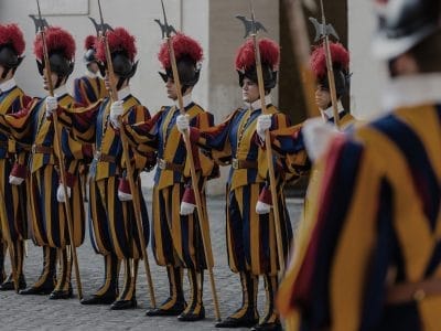 A Guarda do Vaticano se mantém firme