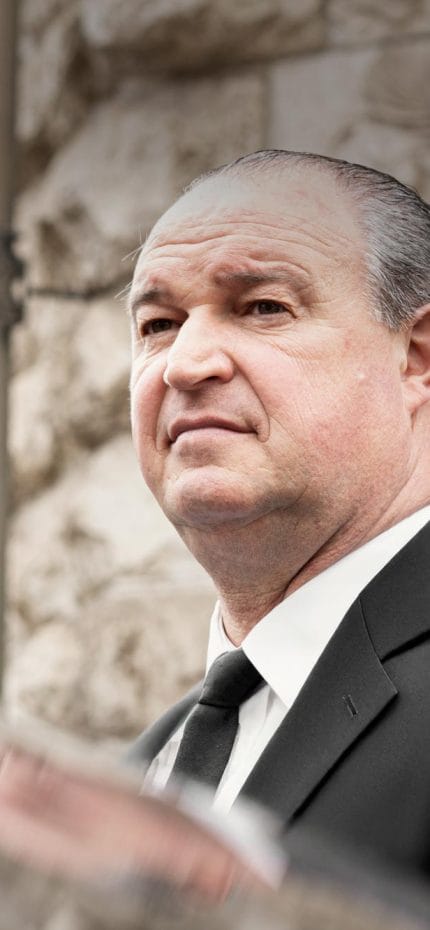 Detalhe do motorista particular Roberto, de Roma.