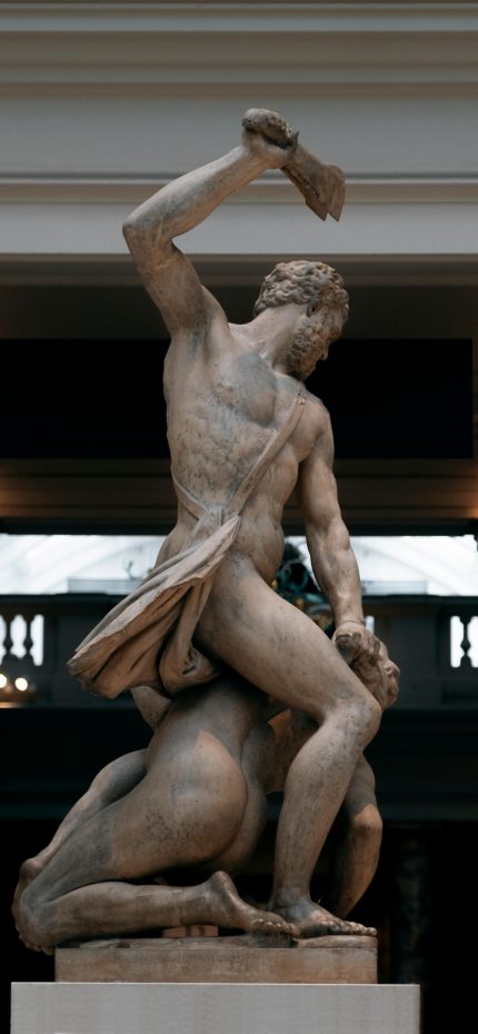 Detalhe de uma estátua dentro de um museu em Londres