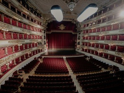Interior de um teatro em Milão