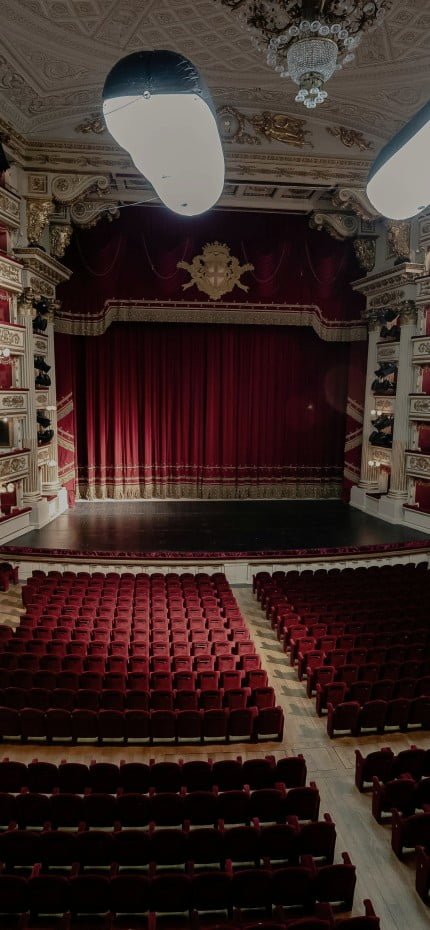 Interior de um teatro em Milão