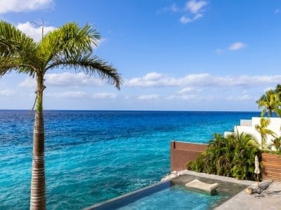 San Miguel de Cozumel, México, passeio marítimo e orla com vistas panorâmicas da costa oceânica de Cozumel.