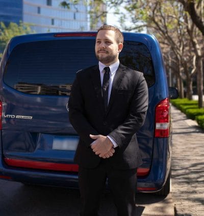 Private chauffeur Matías from Buenos Aires outside his vehicle.