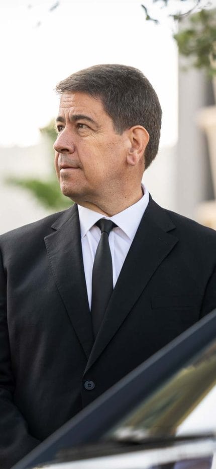 Private chauffeur Alfonso from Santiago de Chile waiting for passengers