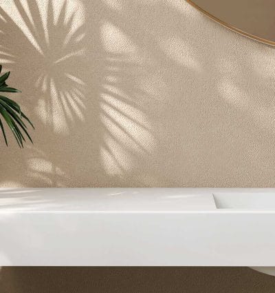 Detalle del lavabo de una habitación de hotel.
