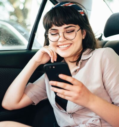 Viajantes corporativas femininas da Geração Z