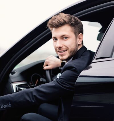 Motorista masculino da Geração Z