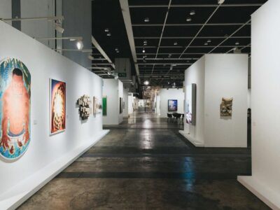 Sala de exposição de arte.