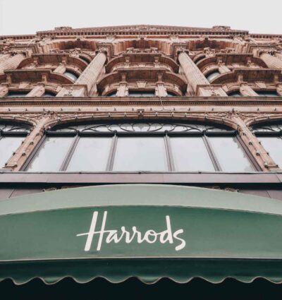 Vista de la fachada de los grandes almacenes Harrods en Londres.