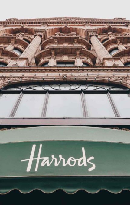 Vista de la fachada de los grandes almacenes Harrods en Londres.